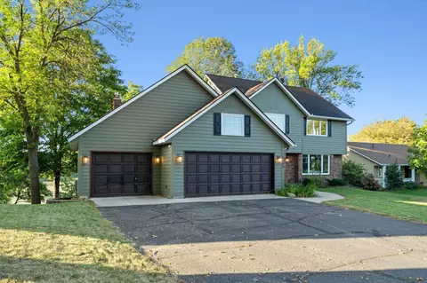 15386 Village Woods Dr, Eden Prairie, MN 55347