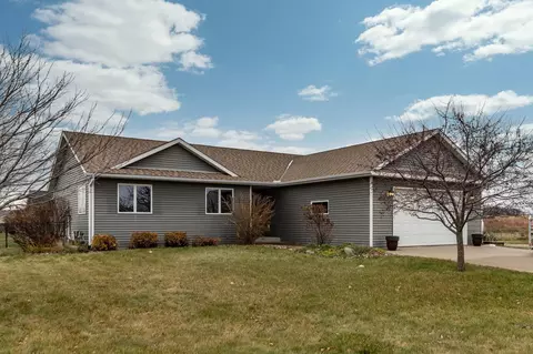 586 S Dover St, Dover, MN 55929