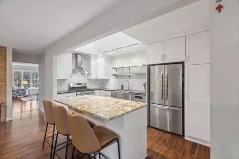 557 Summit Ave #2, Saint Paul, MN 55102