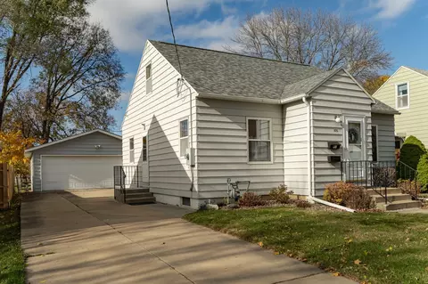 925 14th Ave NE, Rochester, MN 55906
