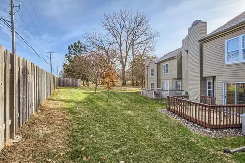 1656 Rose Hill Cir, Saint Paul, MN 55108