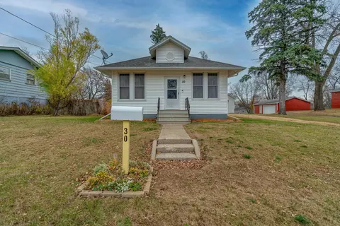 30 Estes Ave NW, Madelia, MN 56062