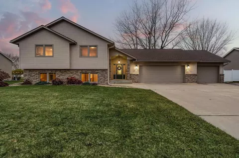 1302 28th St SW, Austin, MN 55912