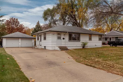 810 Pandora Dr NE, Fridley, MN 55432