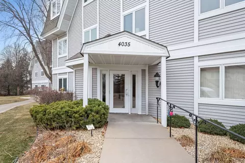4035 Victoria St N #215, Shoreview, MN 55126
