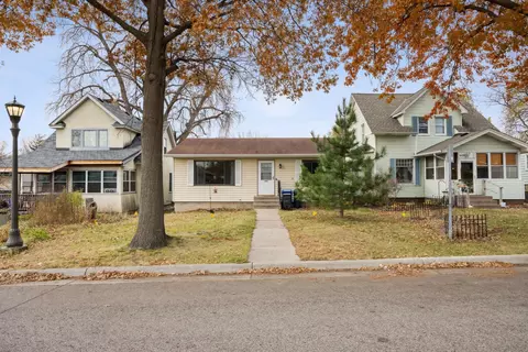 1631 Woodbridge St, Saint Paul, MN 55117