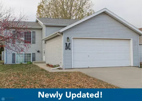 3607 Village Green Ln, Moorhead, MN 56560
