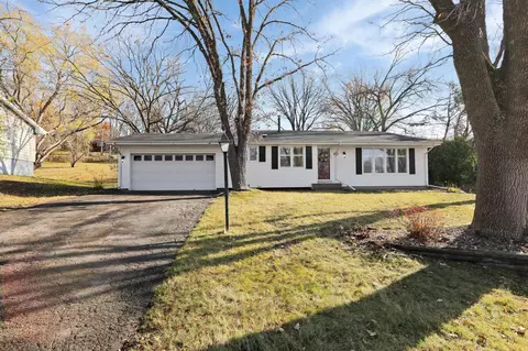 913 Aspen Dr, Burnsville, MN 55337