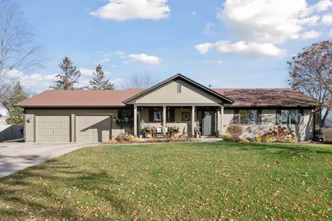 1131 Spring Hill Rd, Waconia, MN 55387
