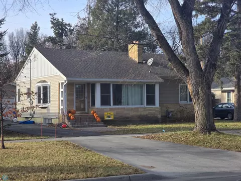 2028 Broadway N, Fargo, ND 58102