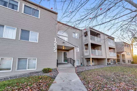 1235 Ferndale St N #C17, Maplewood, MN 55119