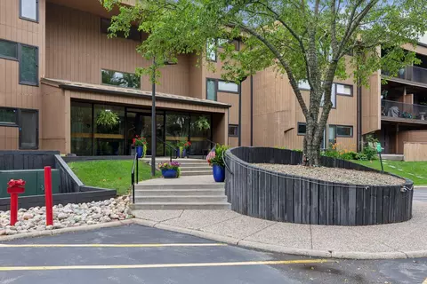 705 E Burnsville Pkwy #203, Burnsville, MN 55337