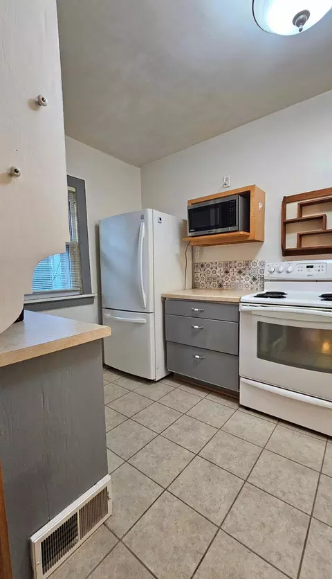 Kitchen - 1663 Ross Ave, Saint Paul, MN 55106 photo 3 of 5