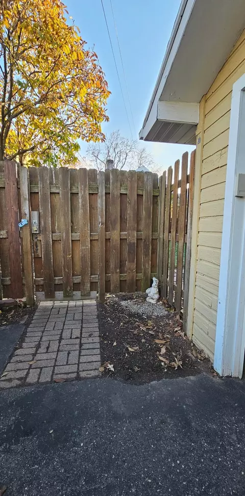 Exterior - 1663 Ross Ave, Saint Paul, MN 55106 photo 17 of 20