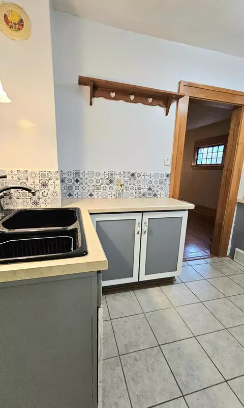 Kitchen - 1663 Ross Ave, Saint Paul, MN 55106 photo 4 of 5