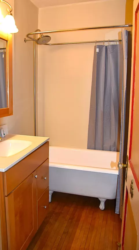 Bath - 1663 Ross Ave, Saint Paul, MN 55106 photo 3 of 4