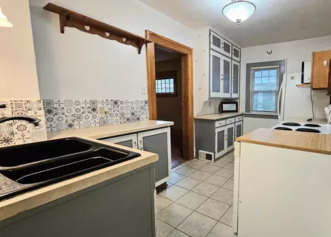 Kitchen - 1663 Ross Ave, Saint Paul, MN 55106 photo 2 of 5