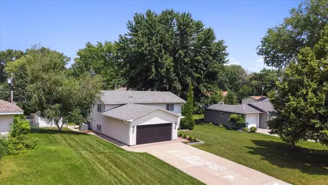 719 Territorial Rd NE, Blaine, MN 55434