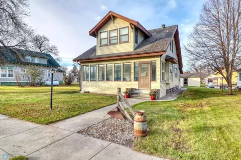 209 4th St NE, Barnesville, MN 56514