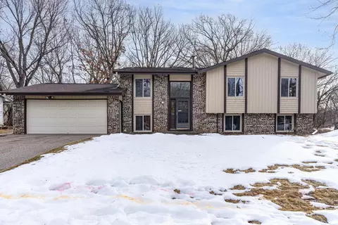 12011 Red Oak Ct N, Burnsville, MN 55337