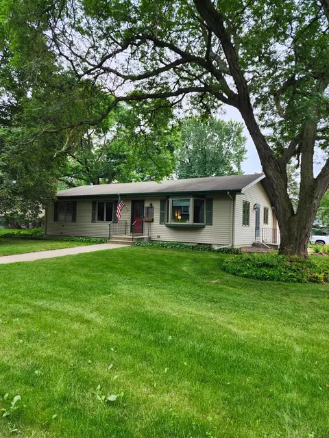 2321 Ivy Ln, Bloomington, MN 55431