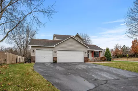 822 Sunrise Dr, Woodbury, MN 55125
