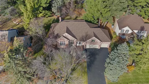 8896 Hunters Trl, Woodbury, MN 55125