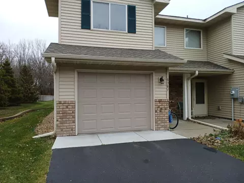 6387 Upper 13th St N, Oakdale, MN 55128