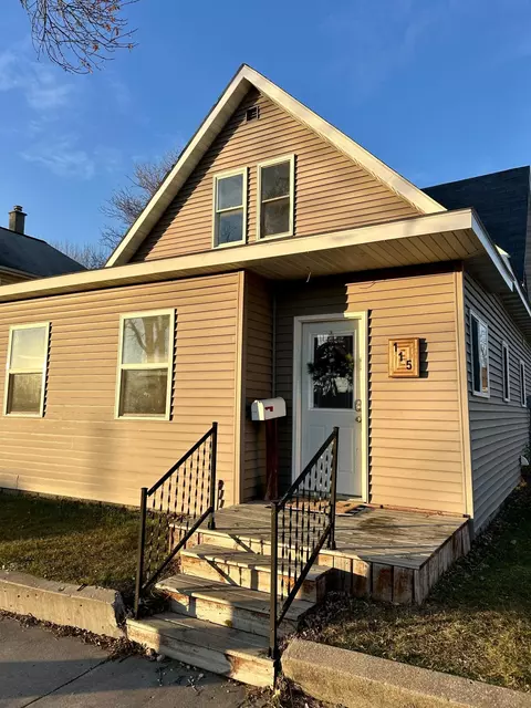 115 4th St W, Thief River Falls, MN 56701