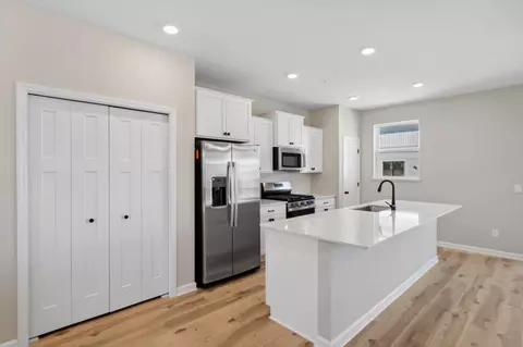 10250 Birchwood Cir, Chaska, MN 55318