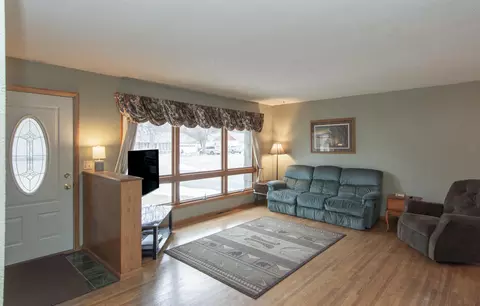 Living - 13699 Memorywood Dr, Baxter, MN 56425 photo 3 of 4