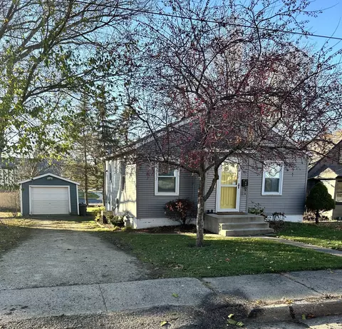 1005 Saint Jacob Ave, Albert Lea, MN 56007