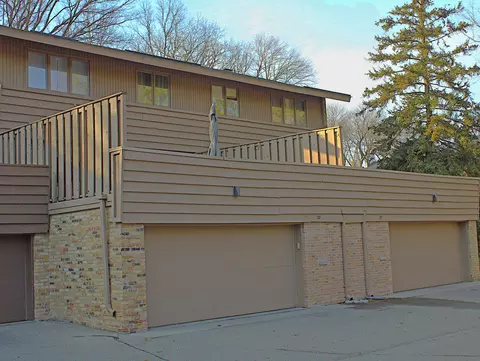28 Walden St, Burnsville, MN 55337