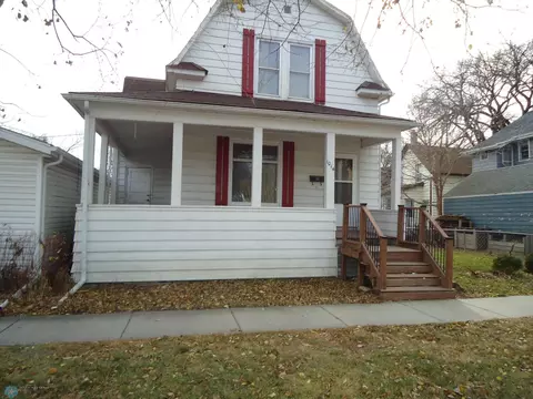 1014 S 7th Ave, Fargo, ND 58103