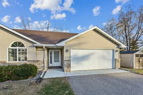 612 Golden Gate Ln, Winsted, MN 55395