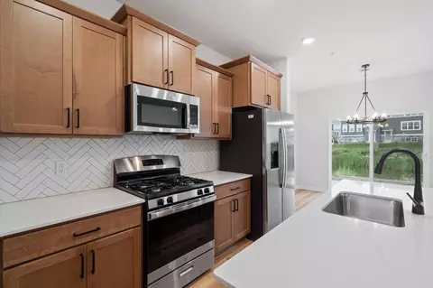 10292 Birchwood Cir, Chaska, MN 55318