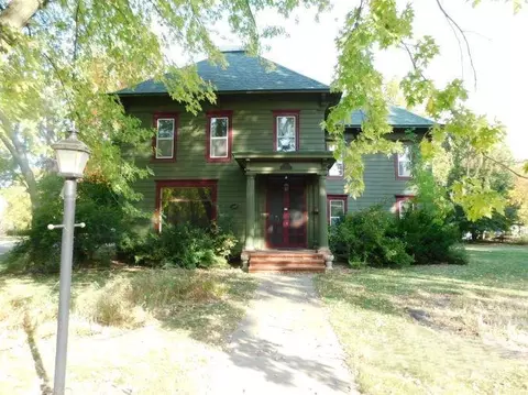 251 W 2nd St, New Richmond, WI 54017