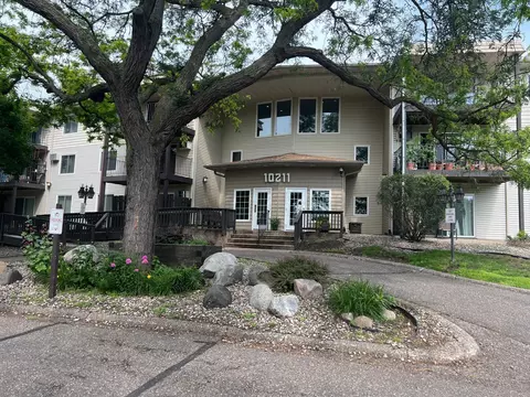 10211 Cedar Lake Rd #102, Minnetonka, MN 55305