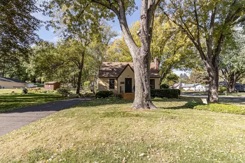 1913 Howard St N, Maplewood, MN 55109