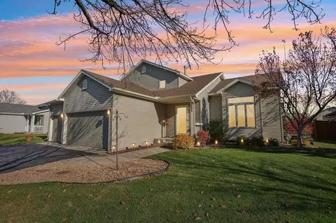 1295 Cider Cir, Shakopee, MN 55379