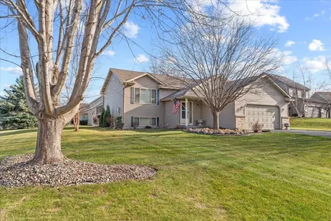 2528 Shannon Ct, Hudson, WI 54016