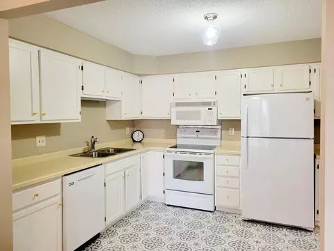 3865 Gold Pt #B, Eagan, MN 55122 photo 9