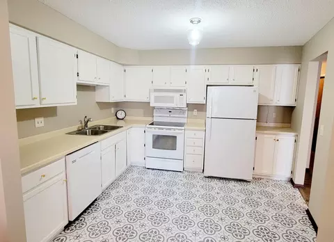 3865 Gold Pt #B, Eagan, MN 55122 photo 7