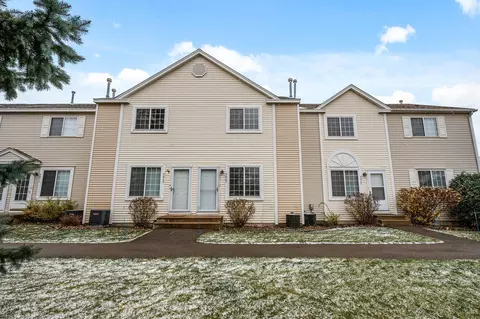 9067 Scarlet Globe Dr, Eden Prairie, MN 55347