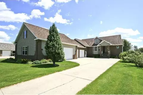 1255 W Shore Dr SW, Hutchinson, MN 55350