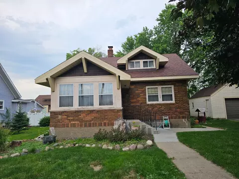 109 1st St NE, Osseo, MN 55369