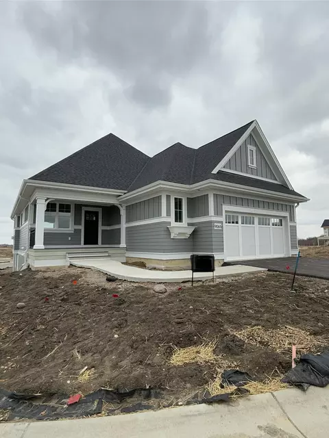 9065 Mills Ln, Chanhassen, MN 55317