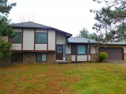 7076 Sunrise Dr, Circle Pines, MN 55014