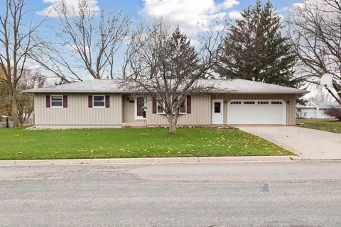 181 Linden Rd, Prescott, WI 54021