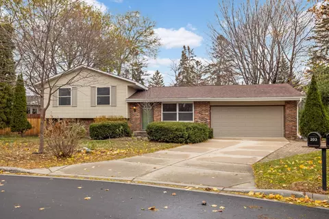 203 Muriel Blvd, West Saint Paul, MN 55118